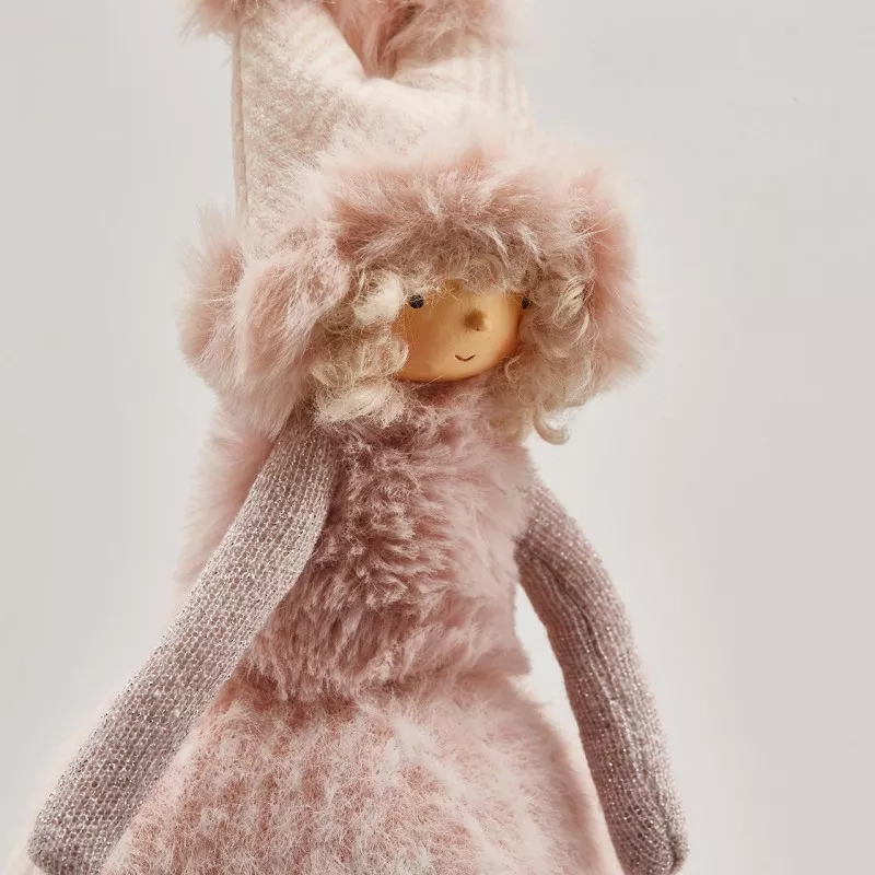 Іграшка новорічна "дівчинка в шапці" рожева 40 см EDG (682403,5) - Фото nav 2