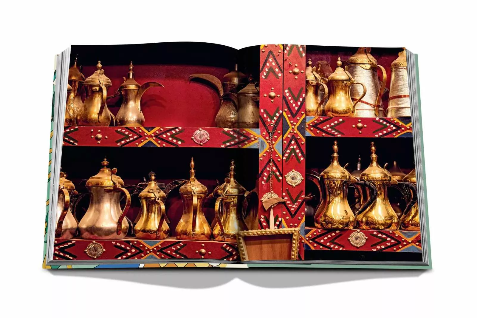 Книга "Saudi Coffee: The Culture of Hospitality" Assouline Classics Collection (9781649801722) - Фото nav 8