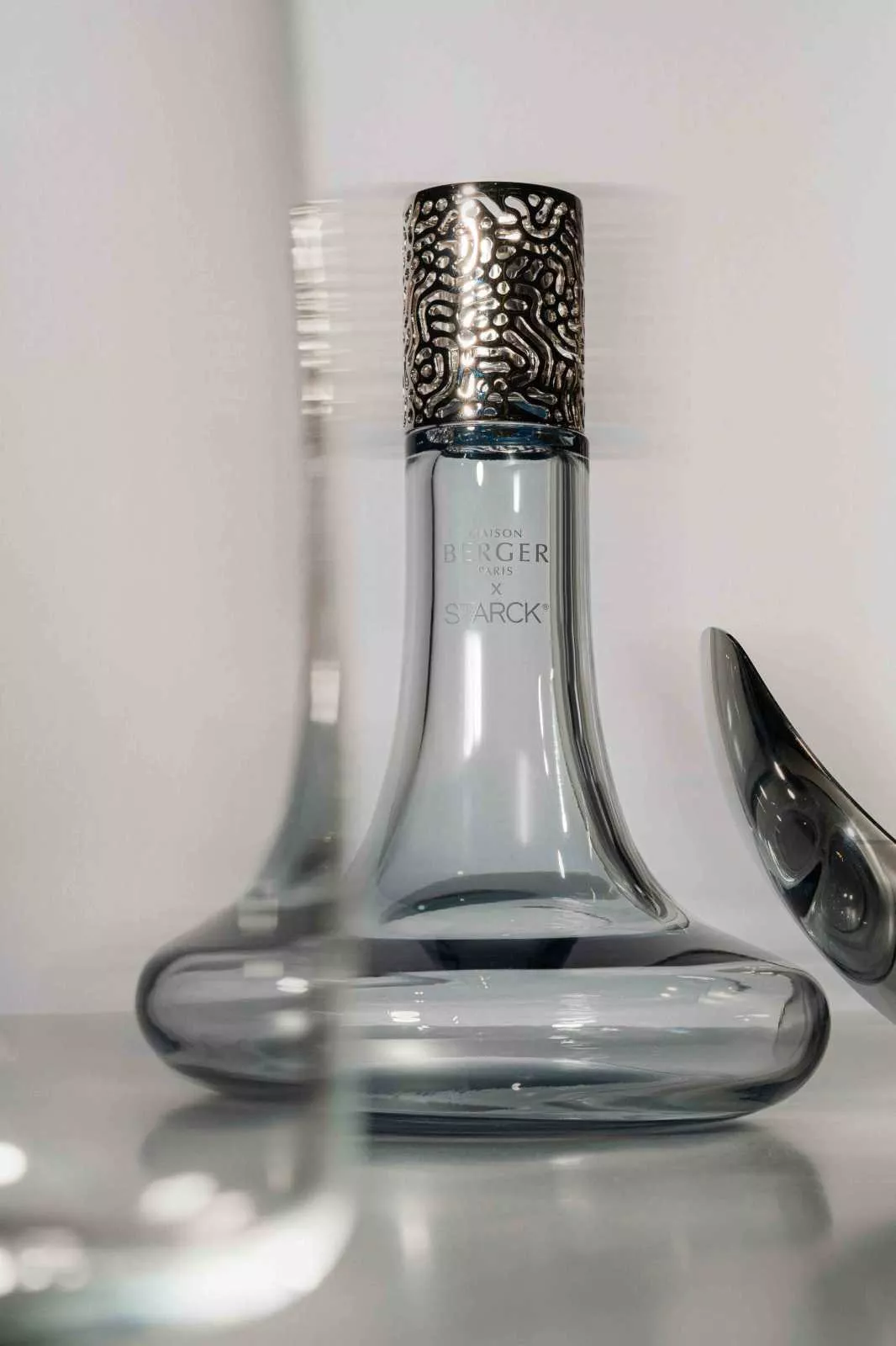 Набор: лампа, обьем 0,46 л и наполнитель Starck, обьем 0,5 л  Maison Berger Paris Grey Maison Berger (4740) - Фото nav 5
